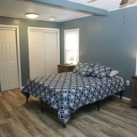 1 Bedroom With A Fireplace Close To Base Лоутън Екстериор снимка