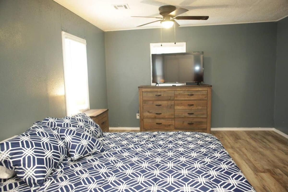 1 Bedroom With A Fireplace Close To Base Лоутън Екстериор снимка