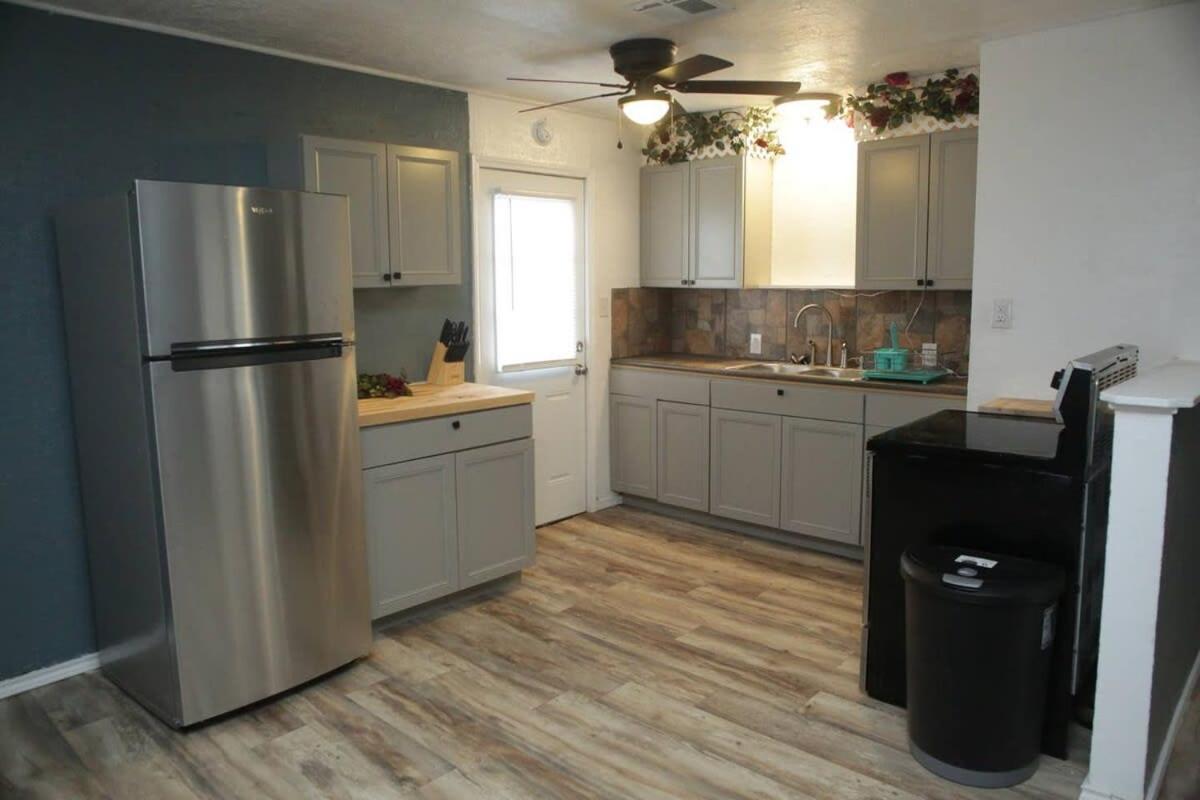 1 Bedroom With A Fireplace Close To Base Лоутън Екстериор снимка