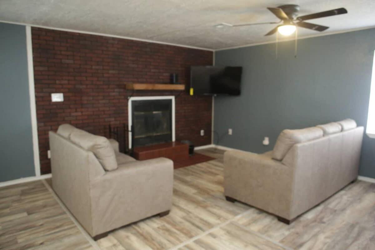 1 Bedroom With A Fireplace Close To Base Лоутън Екстериор снимка