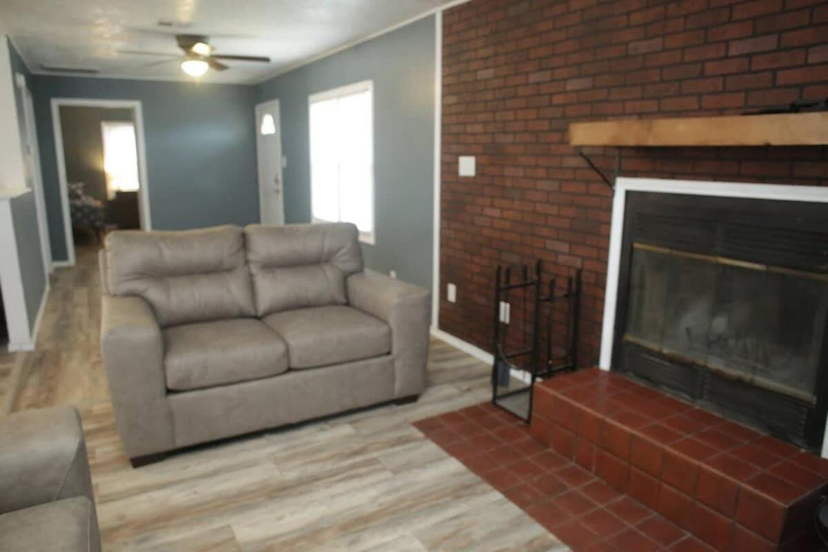 1 Bedroom With A Fireplace Close To Base Лоутън Екстериор снимка